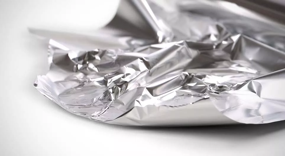 ¿Cómo se hace papel de aluminio?