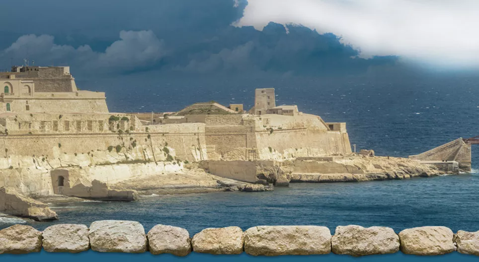Resistiendo las olas y los ataques – El Fuerte de San Telmo