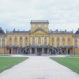 A fachada do Palácio Esterházy em Fertőd (1760, Barroco)