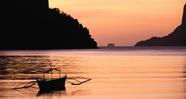 Barco a la puesta del sol