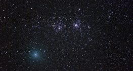 Cometa Hartley passando o duplo cluster em Perseus