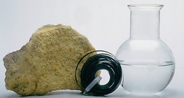 O enxofre, o magnésio e a água destilada são substâncias químicas puras.