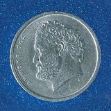Moneda griega que representa a Demócrito, el filósofo griego