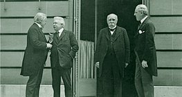 Representantes das principais potências na Conferência de Paz de Paris: Woodrow Wilson (EUA), David Lloyd George (Grã-Bretanha), Vittorio Emanuele Orlando (Itália) e Georges Clemenceau (França)
