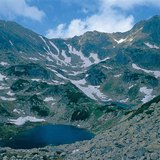 Tarn, lago de montaña (montes Cárpatos)