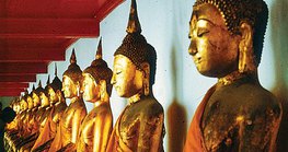 Estatuas de Buda en el templo de mármol (Bangkok, Tailandia)