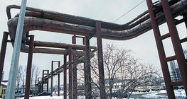 Uma curva em um tubo que é usado para eliminar a expansão térmica