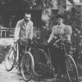Pierre Curie (1859-1906) y su esposa Marie Curie (1867-1934)