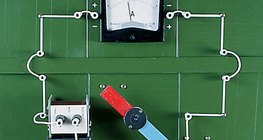 Corriente inducida por un imán giratorio