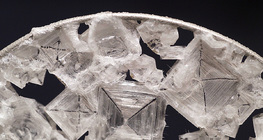 Cristal de sal cristalizado em microgravidade na Estação Espacial Internacional