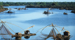 Barcos de pesca en el río Mekong