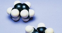 O modelo de preenchimento de espaço de uma molécula de cis-2-buteno e trans-2-buteno