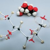 Modelos de espacio lleno y de barras y esferas de una molécula de glucosa de cadena abierta