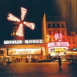 El Moulin Rouge, uno de los más famosos cabarés de París