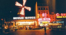 El Moulin Rouge, uno de los más famosos cabarés de París