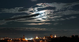 Corona lunar