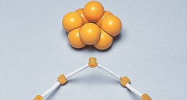 Molécula do enxofre: modelos de espaço preenchido e de bolas e varetas