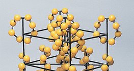 Modelo da estrutura cristalina do enxofre