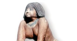 Estátua de uma mulher egípcia a amassar a massa
