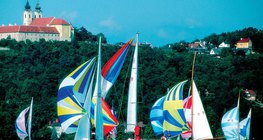 Veleros en el lago Balaton (Hungría)