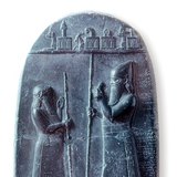 Baixo-relevo de um rei assírio