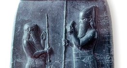 Baixo-relevo de um rei assírio