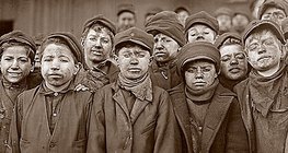 Trabalhadores infantis em uma mina