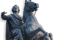 Escultura de Pedro, o Grande em um cavalo