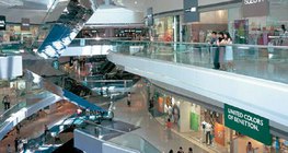 Centro comercial moderno em Hong Kong