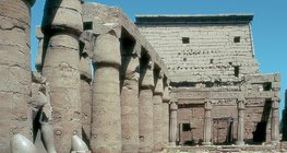 O Templo de Luxor (Egito, por volta de 1400 aC)