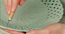 Fazendo um prato de porcelana Herend