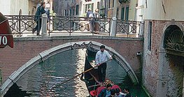 Transporte de gôndola em Veneza