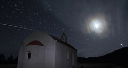 Caminho do ônibus espacial Atlantis no céu