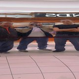 Reflexão de um espelho distorcido