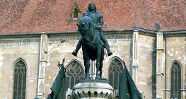 Estátua do rei Matias em Cluj-Napoca