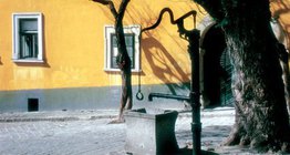 Água potável velha bem