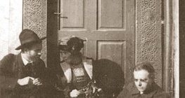 Zoltán Kodály com sua esposa e Béla Bartók na Transilvânia, onde coletaram melodias folclóricas tradicionais (1912)