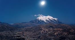 La Paz com os Andes ao luar