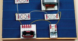 Circuito com um indutor de núcleo de ferrite