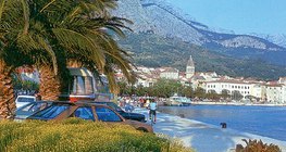 A costa mediterrânica da Dalmácia, um popular destino turístico