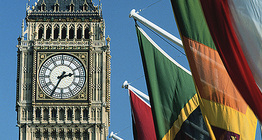Big Ben com as bandeiras da Commonwealth