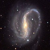 Una galaxia elíptica (izquierda), espiral (centro) y de forma irregular