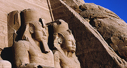 Estátuas dos templos de Abu Simbel