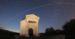 Caminho da Estação Espacial Internacional no céu