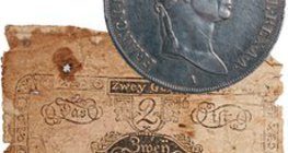 Nota de câmbio austríaca e moeda de prata com o retrato de Francis I