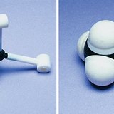 Modelos de espaço preenchido e de bolas e varetas da molécula do metano