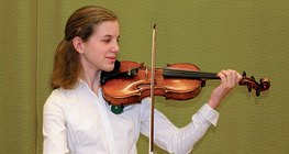 Sosteniendo el violín de la manera correcta