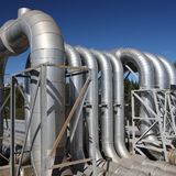 Uma curva em um tubo que é usado para eliminar a expansão térmica