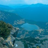 Laguna en los montes Cárpatos