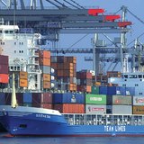 Navios no porto de Hamburgo